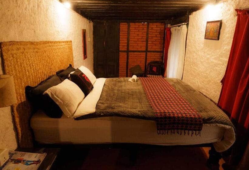 اتاق لوکس, Hira Guest House