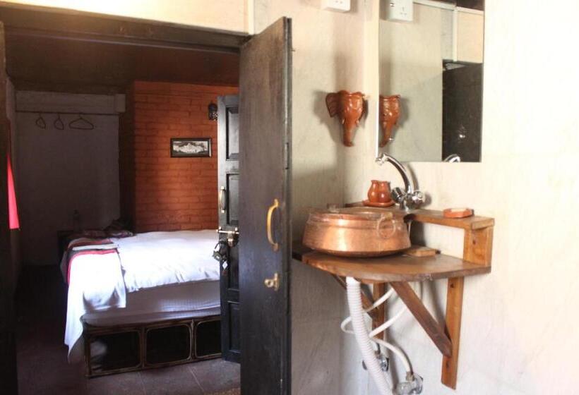 اتاق لوکس, Hira Guest House