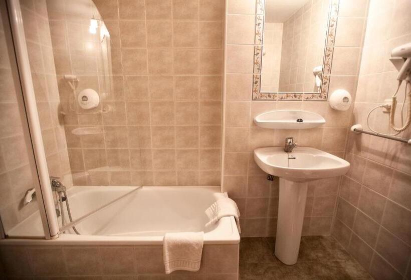 Quarto Triplo Estandar, Alojamiento Covadonga