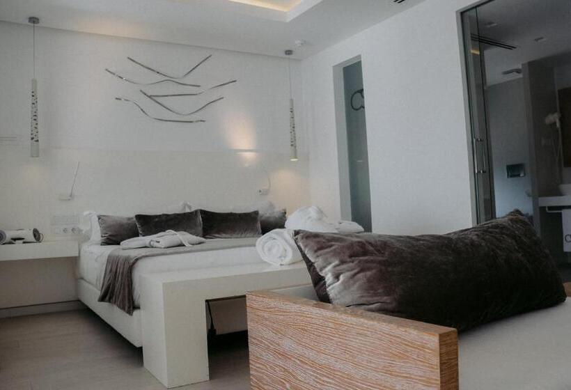 סוויטה נוף לים, Cala Saona & Spa
