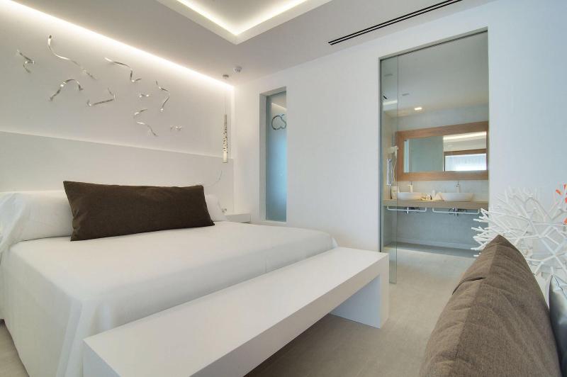 סוויטה נוף לים, Cala Saona & Spa