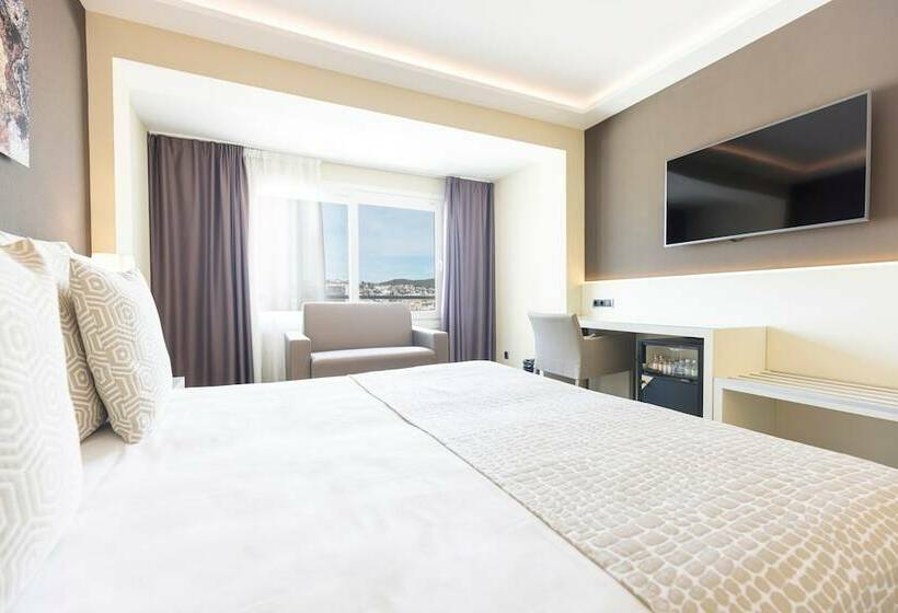 Habitació Triple Estàndard, Calipolis