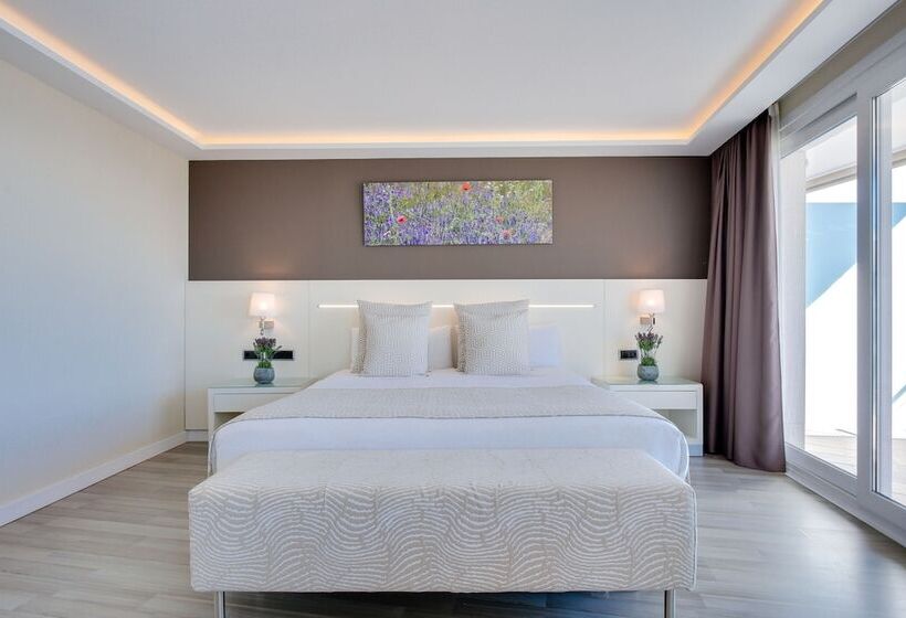 Junior Suite Vista Mar Lateral, Calipolis