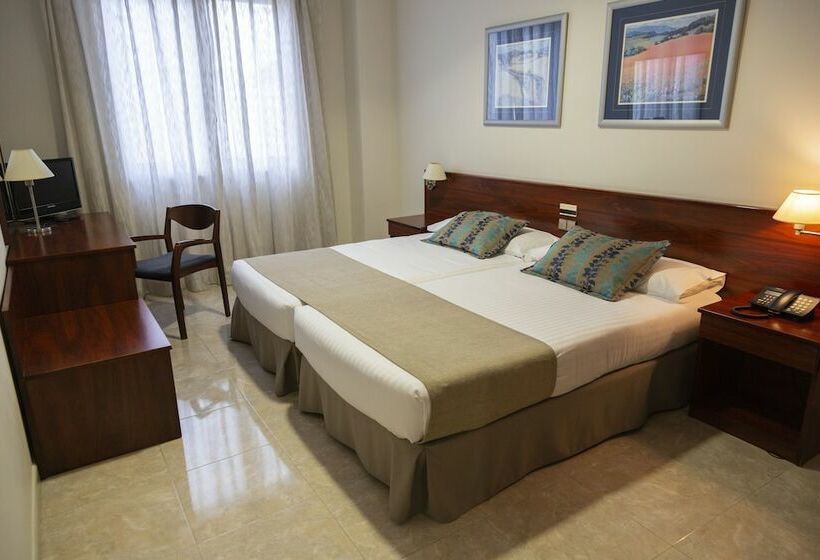 Habitación Triple Estándar, Checkin Valencia Ciscar