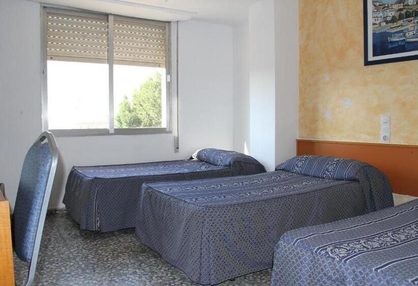 スタンダードトリプルルーム, Hostal Mengual