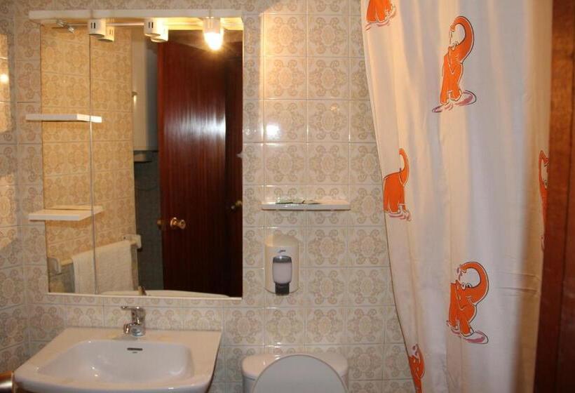 スタンダードトリプルルーム, Hostal Mengual