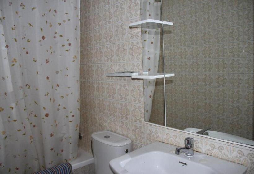 スタンダードトリプルルーム, Hostal Mengual
