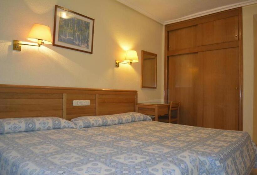 اتاق استاندارد سه نفره, Casa Emilio