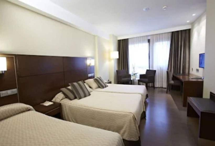 اتاق استاندارد سه نفره, Coia De Vigo