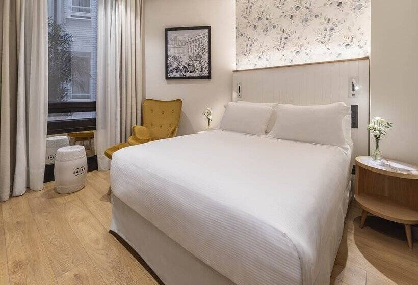 Номер Basic, H10 Puerta de Alcalá