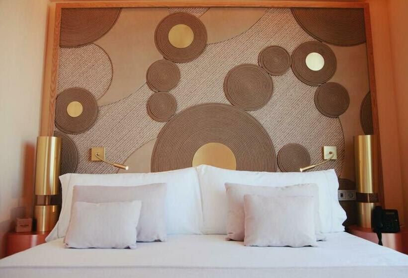 سوئیت جونیور با چشم‌انداز, Room Mate Macarena – Gran Via