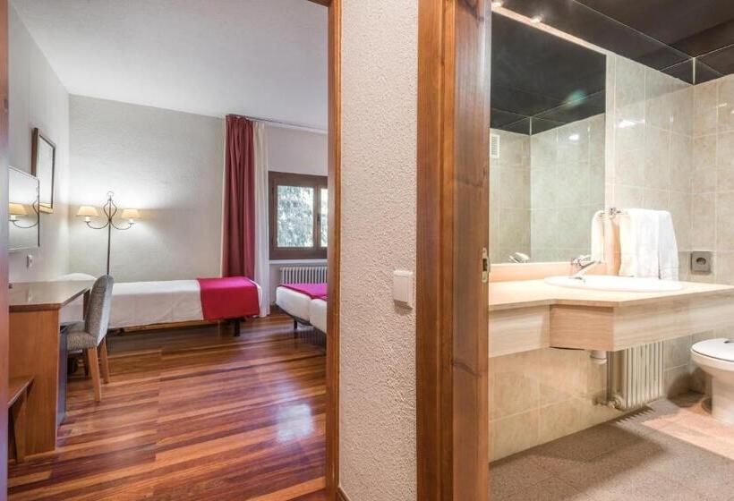 Quarto Triplo Estandar, Snö Hotel Formigal