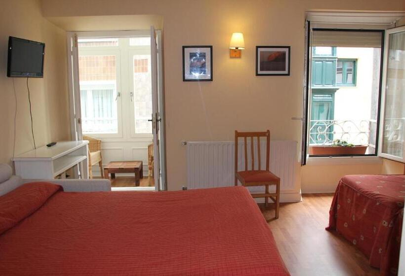 اتاق استاندارد سه نفره, Eco Hotel Mundaka
