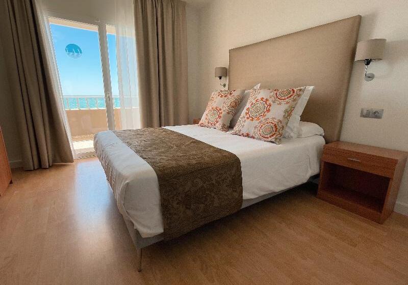 اتاق اکونومی, Fay Victoria Beach