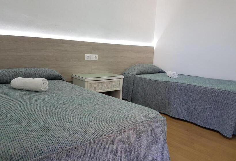 스탠다드 트리플 룸, Hostal Montsant