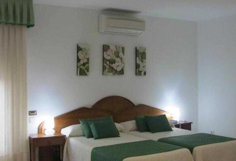 스탠다드 트리플 룸, Hostal Vista Alegre