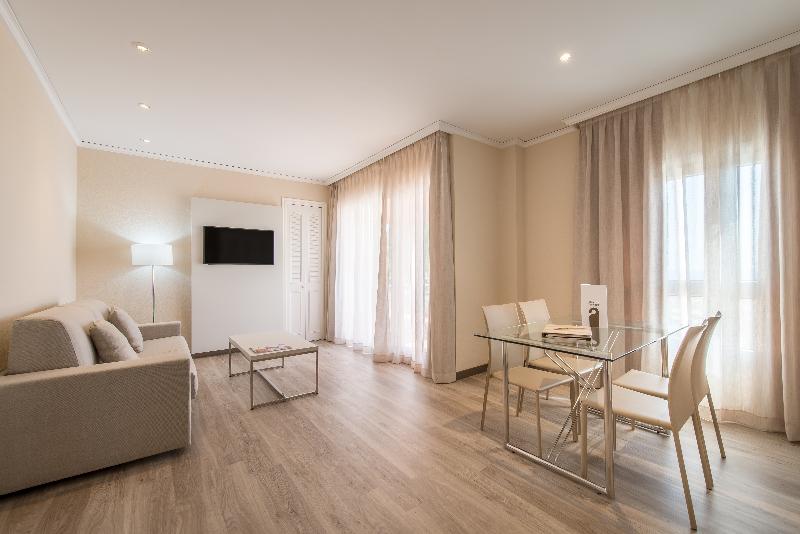سوئیت کلاسیک, Oliva Nova Beach & Golf
