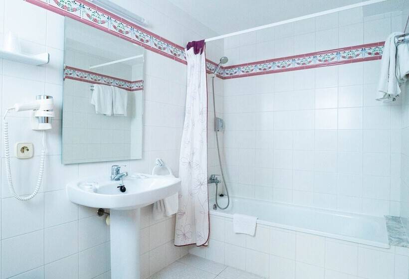 Standard Viiden Hengen Huone, S’agoita