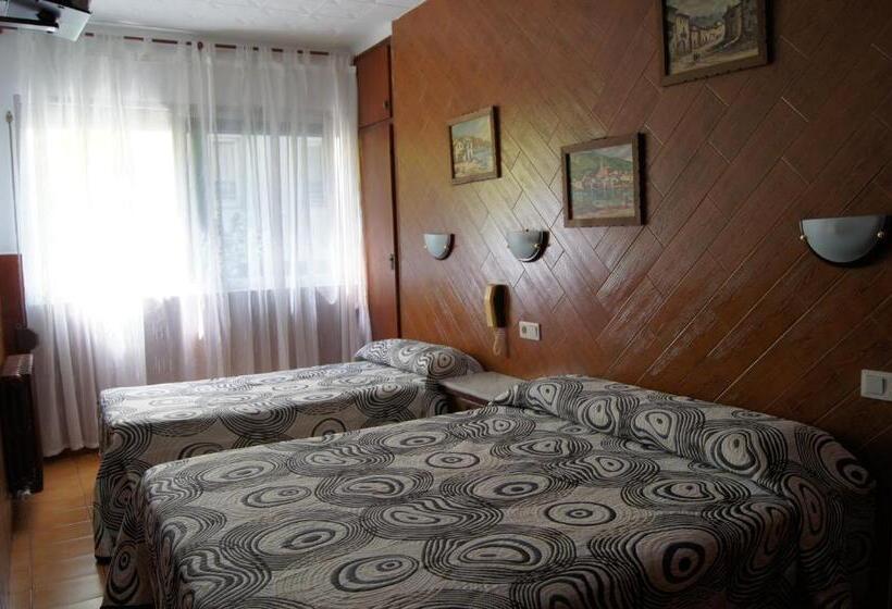חדר סטנדרט לשלושה, Hostal Sanmar