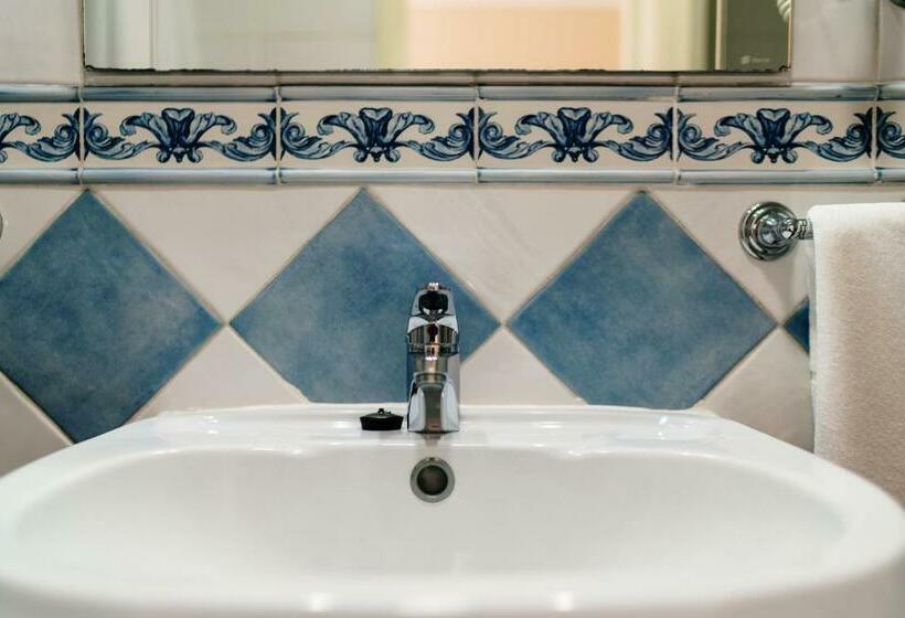 اتاق استاندارد با چشم‌انداز دریا, Boutique Hotel Mamabels