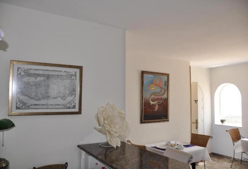 اتاق استاندارد با چشم‌انداز دریا, Boutique Hotel Mamabels
