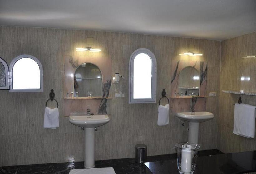 اتاق سوپریور با چشم‌انداز دریا, Boutique Hotel Mamabels