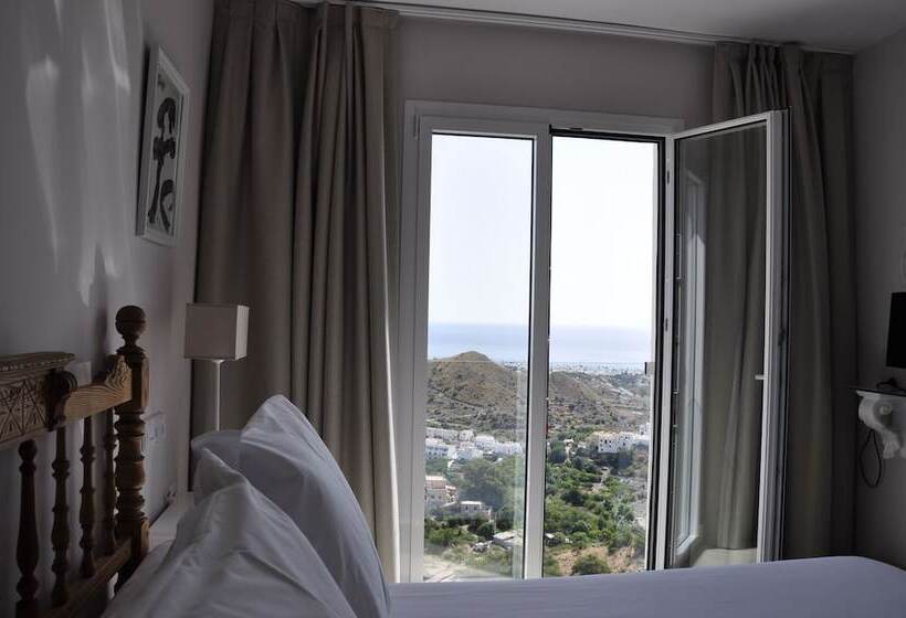 اتاق استاندارد با چشم‌انداز دریا, Boutique Hotel Mamabels