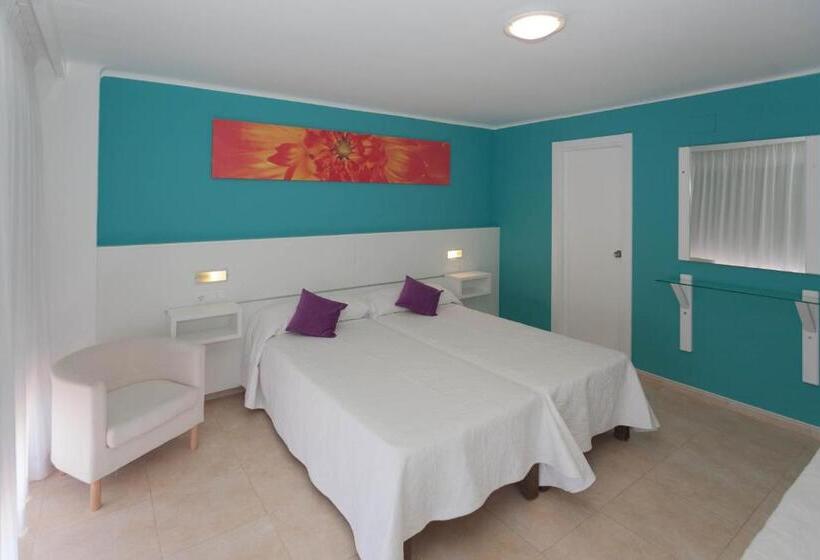スタンダードトリプルルーム, Hostal Costa Blanca