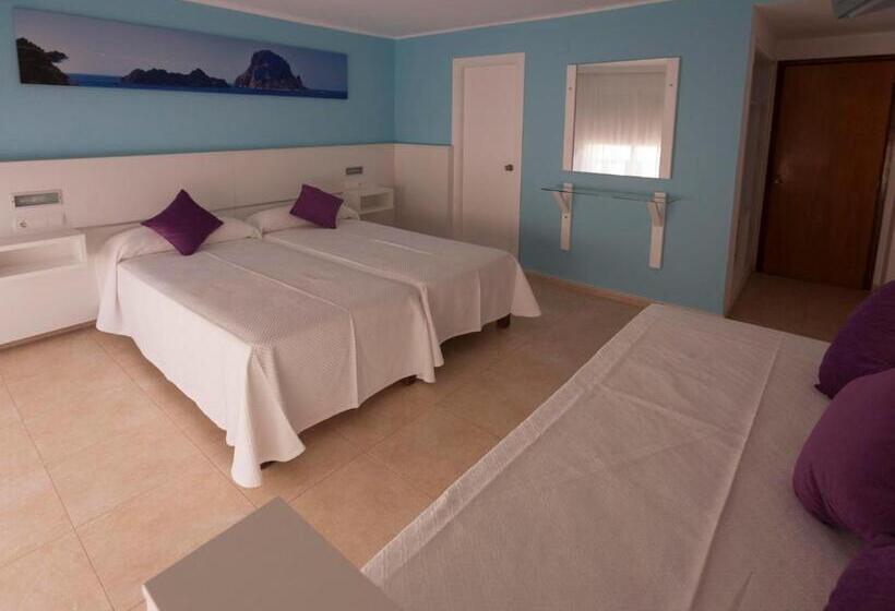 スタンダードトリプルルーム, Hostal Costa Blanca
