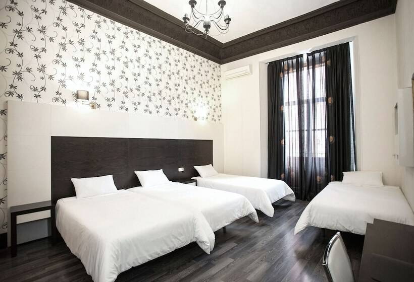 Habitación Triple Estándar, Alhambra Suites