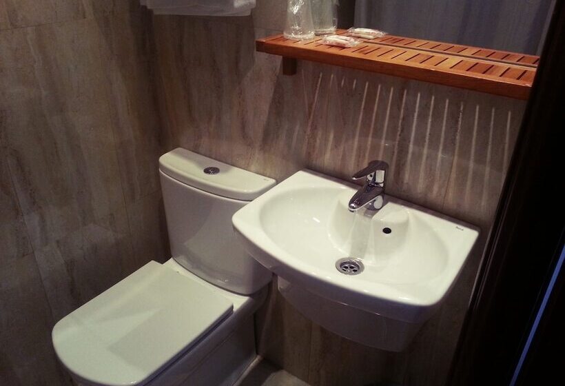 اتاق استاندارد, Hostal Avenida