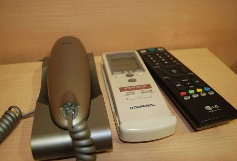 اتاق استاندارد یک نفره, Hostal Avenida