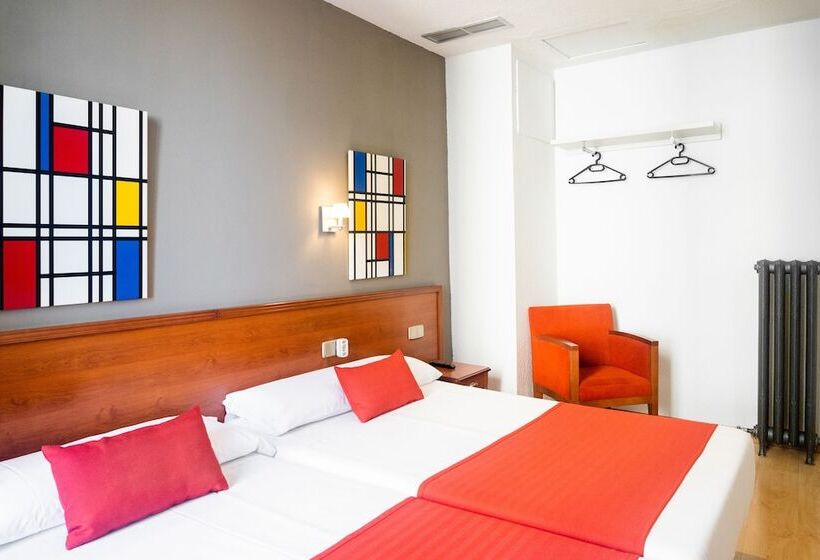 اتاق استاندارد چهار تخته, Hostal Persal