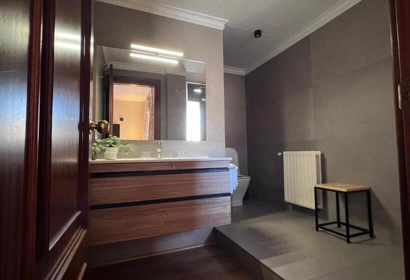 غرفه قياسيه سريرين مزدوجين, Hostal Crisami