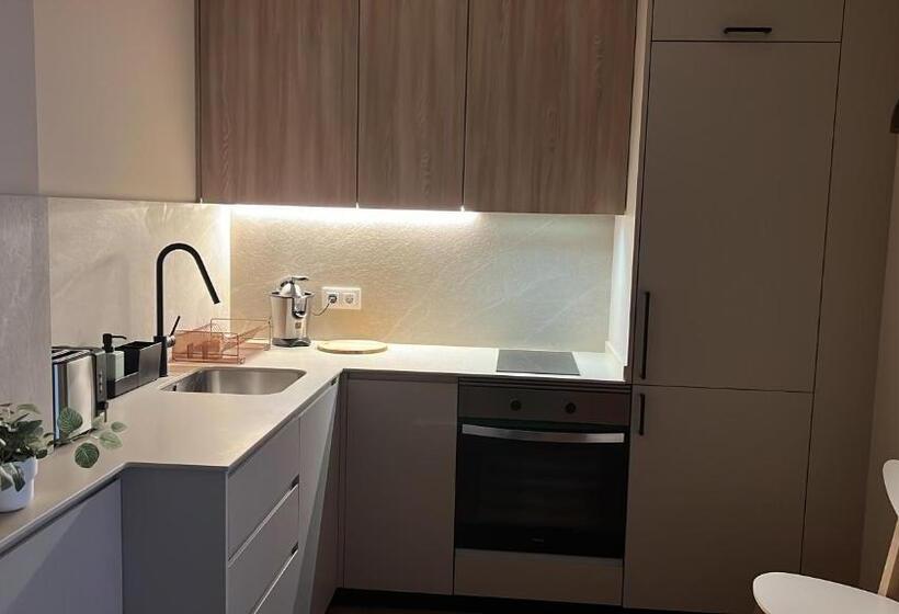 Студия Стандарт, Hostal Crisami