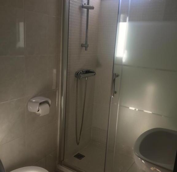 اتاق استاندارد سه نفره, Hostal La Estrella