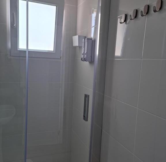 Четырехместный Номер Стандарт, Hostal Nerjasol