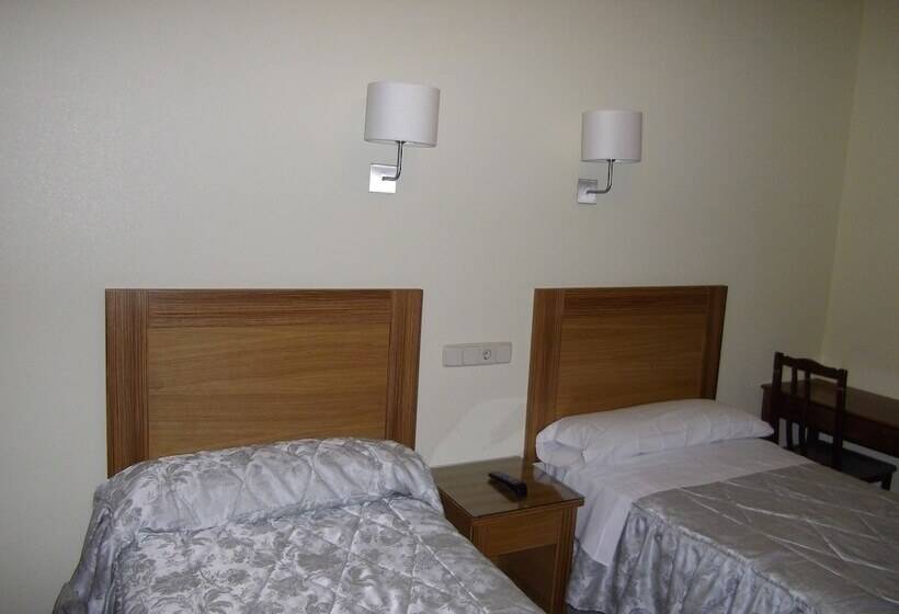 اتاق استاندارد سه نفره, Hostal Rivera   Atocha