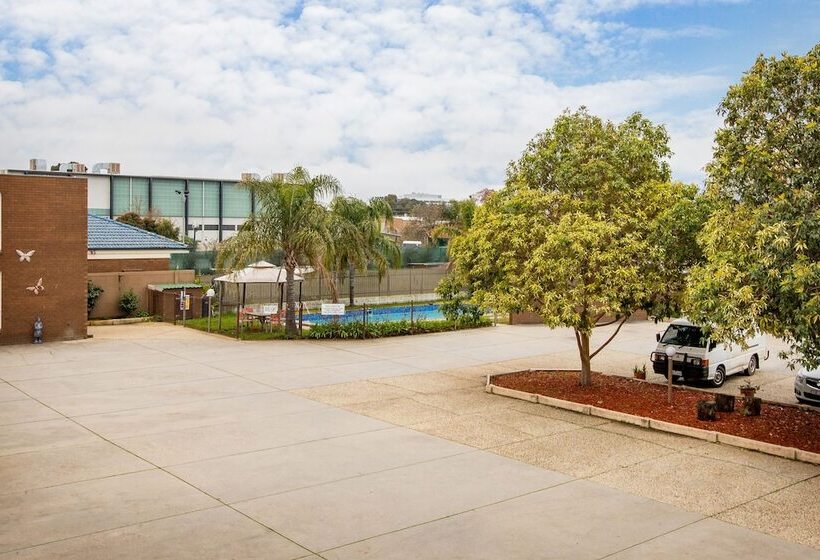 اتاق لوکس سه تخته, Australia Park Motel