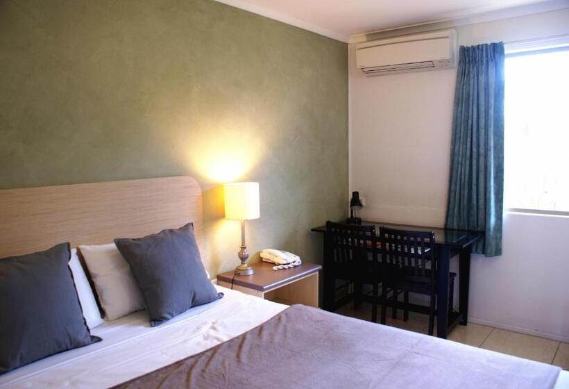 스탠다드 스튜디오, Mackay Motor Inn