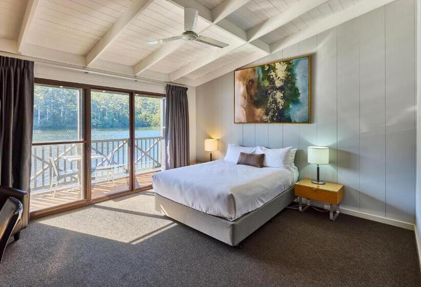 Standard studio with lake view, Rac Karri Valley Resort
