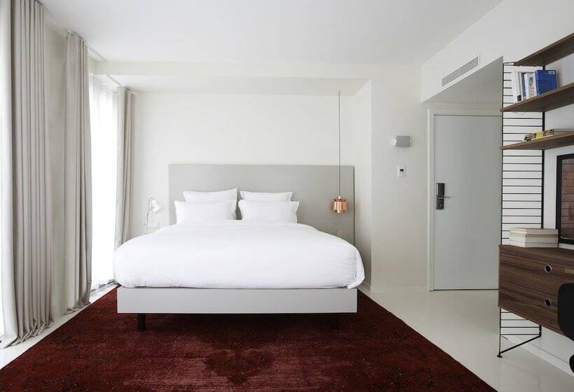 اتاق کلاب, 9hotel Sablon