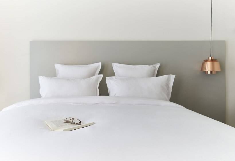 اتاق کلاب, 9hotel Sablon