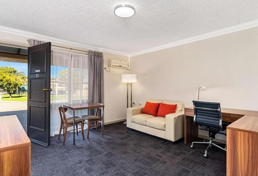 이그제큐티브 스위트 킹침대, Quality Inn Carriage House