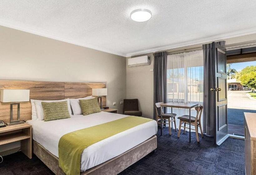 Люкс Семейный 2 Спальни, Quality Inn Carriage House
