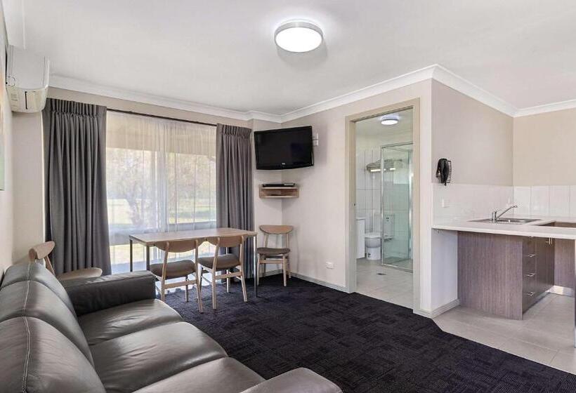침실 2개 아파트, Quality Inn Carriage House
