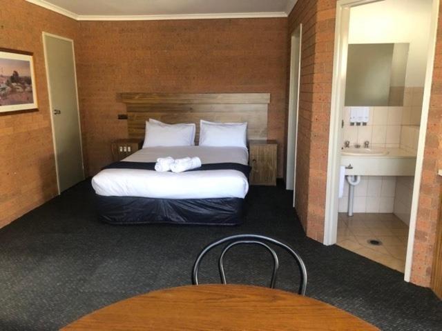 Семейный Номер, Kingswood Motel