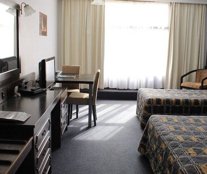 经济房, West Coaster Motel