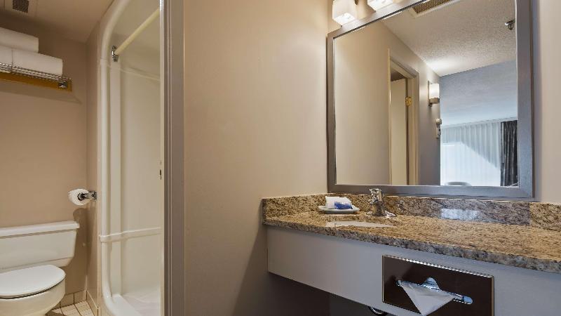 חדר סטנדרט עם מיטת קווין, Best Western Plus Lamplighter Inn & Conference Centre