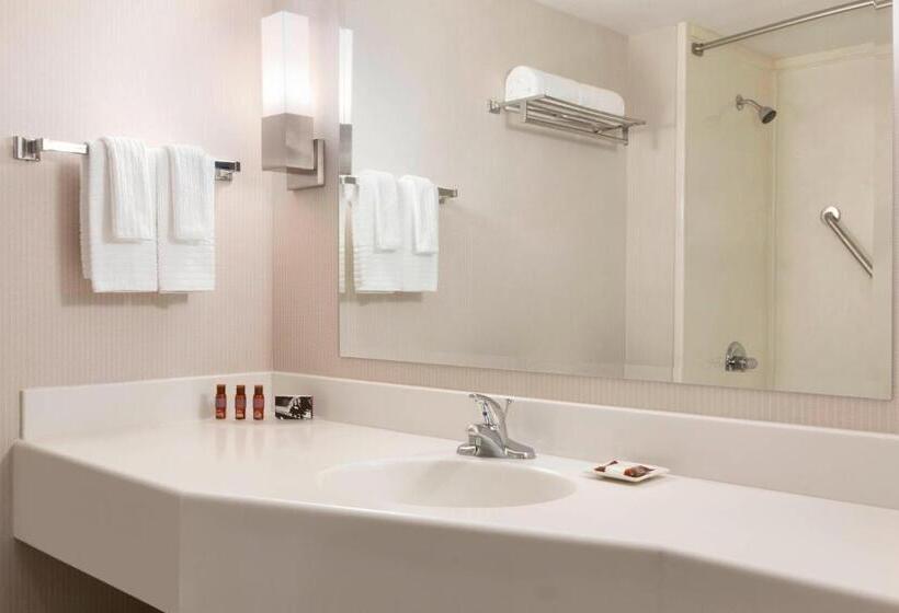Quarto Estandar Cama King, Delta Hotels By Marriott Saint John
